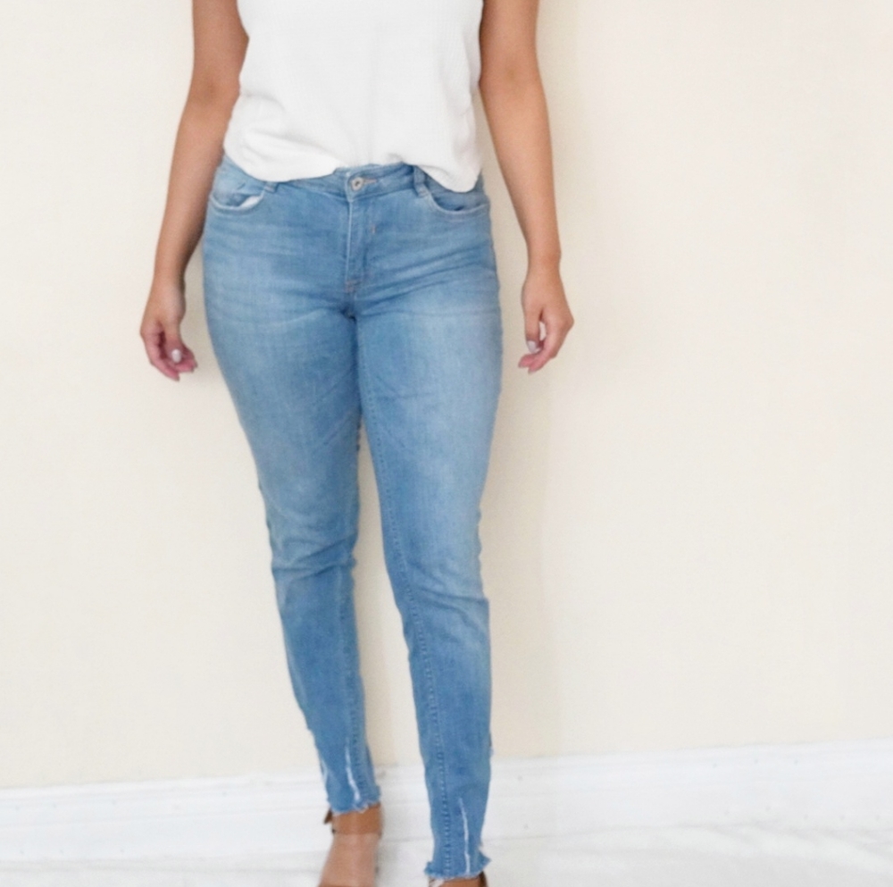 3/$15 H&M Divided Light Distressed Denim Jeans